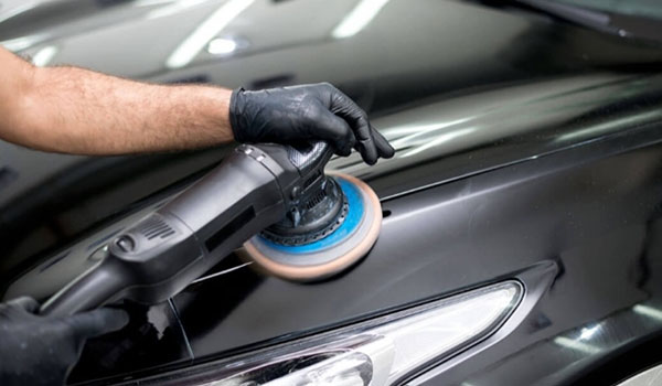 Polishing service at Safalux Auto Care ensuring a high-gloss vehicle finish